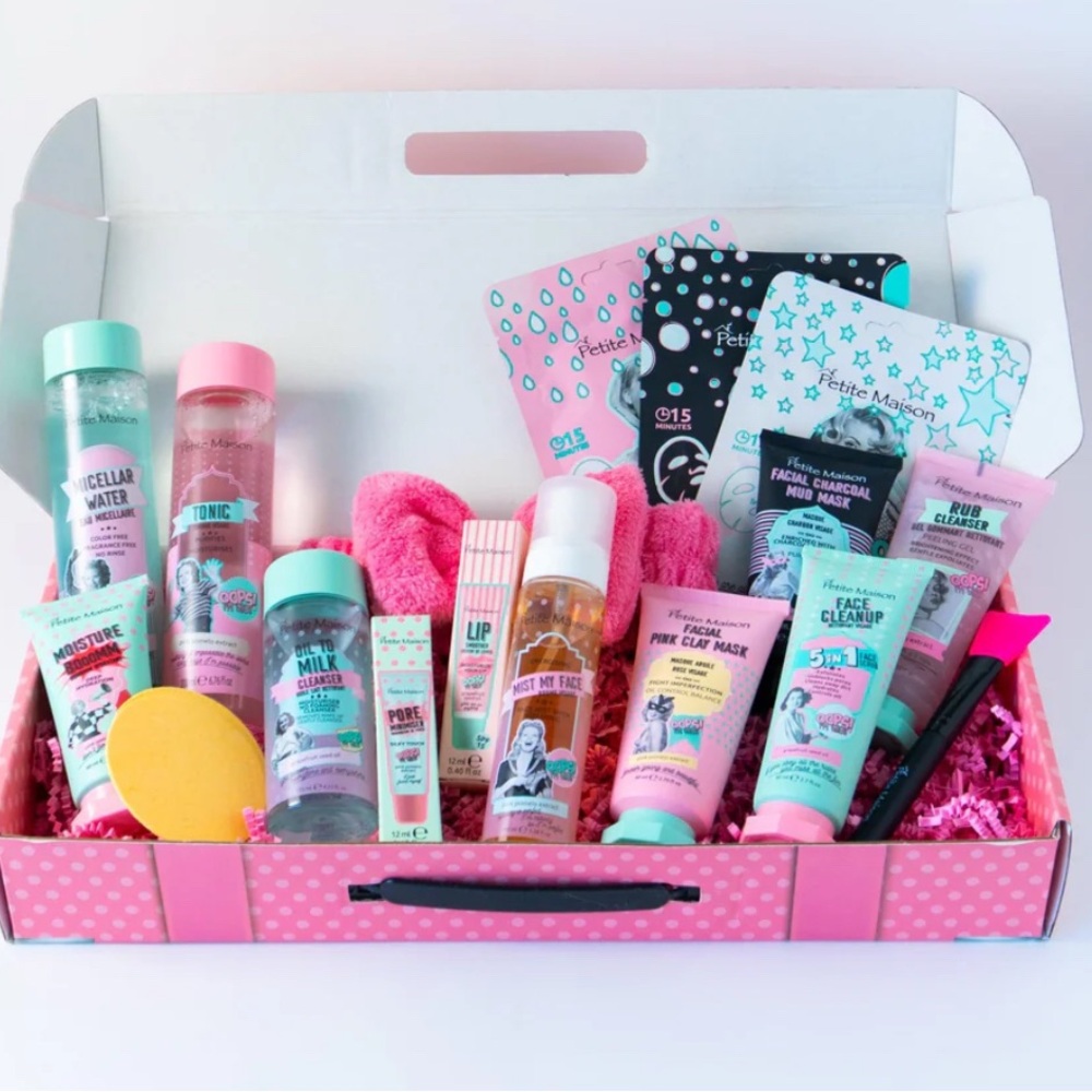 Petite Maison Womens Bath & Body Set complete box of 24 items